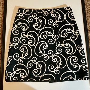 AnnTaylor Pencil Skirt, Size 4. Great condition. Side zipper & lining.